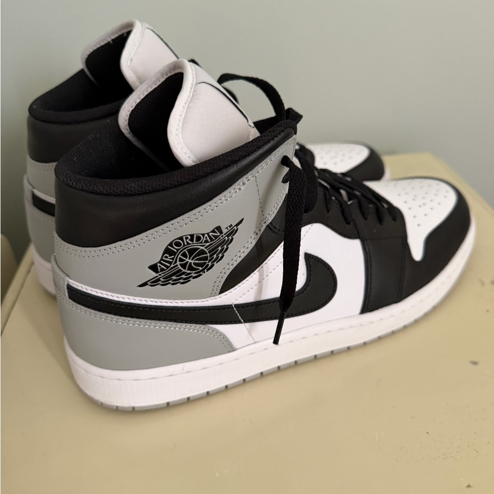 Jordan Men's Black, White, and Gray Sneakers